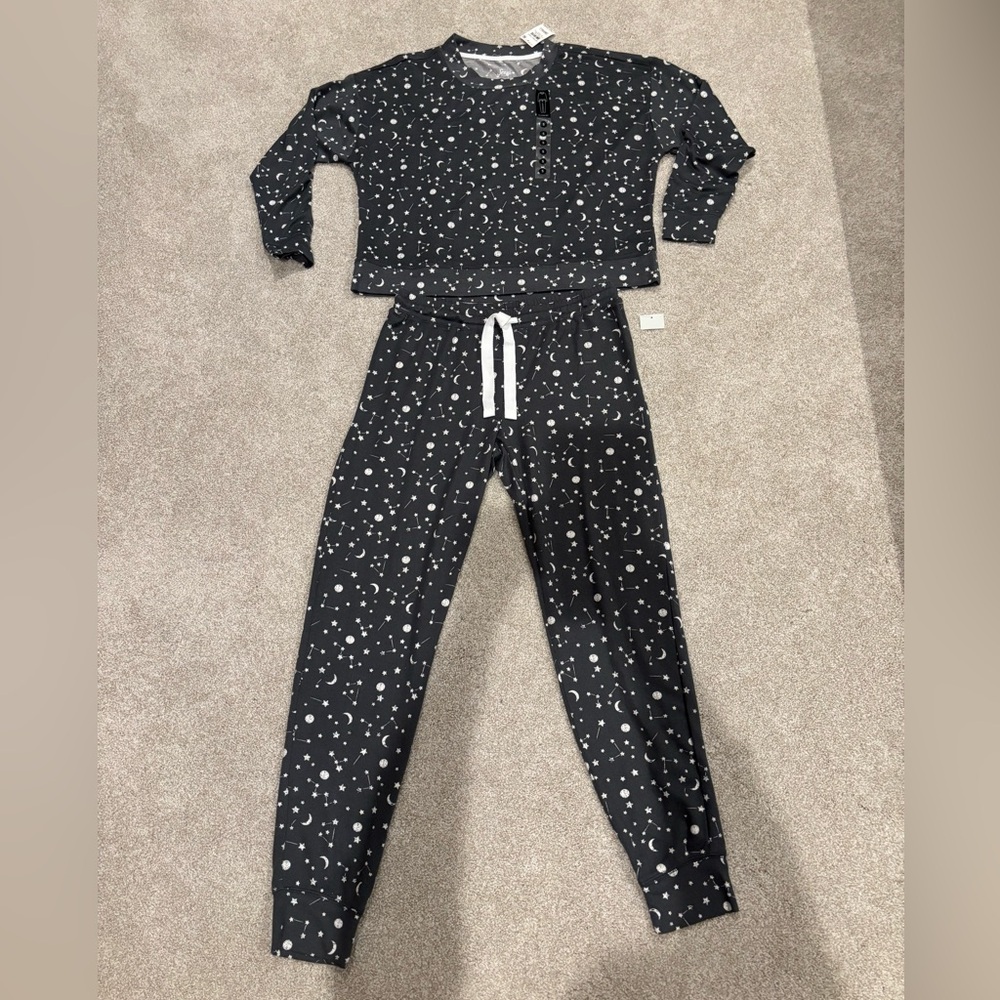 NWT Jenni Gray and White Celestial Lounge/PJ Set